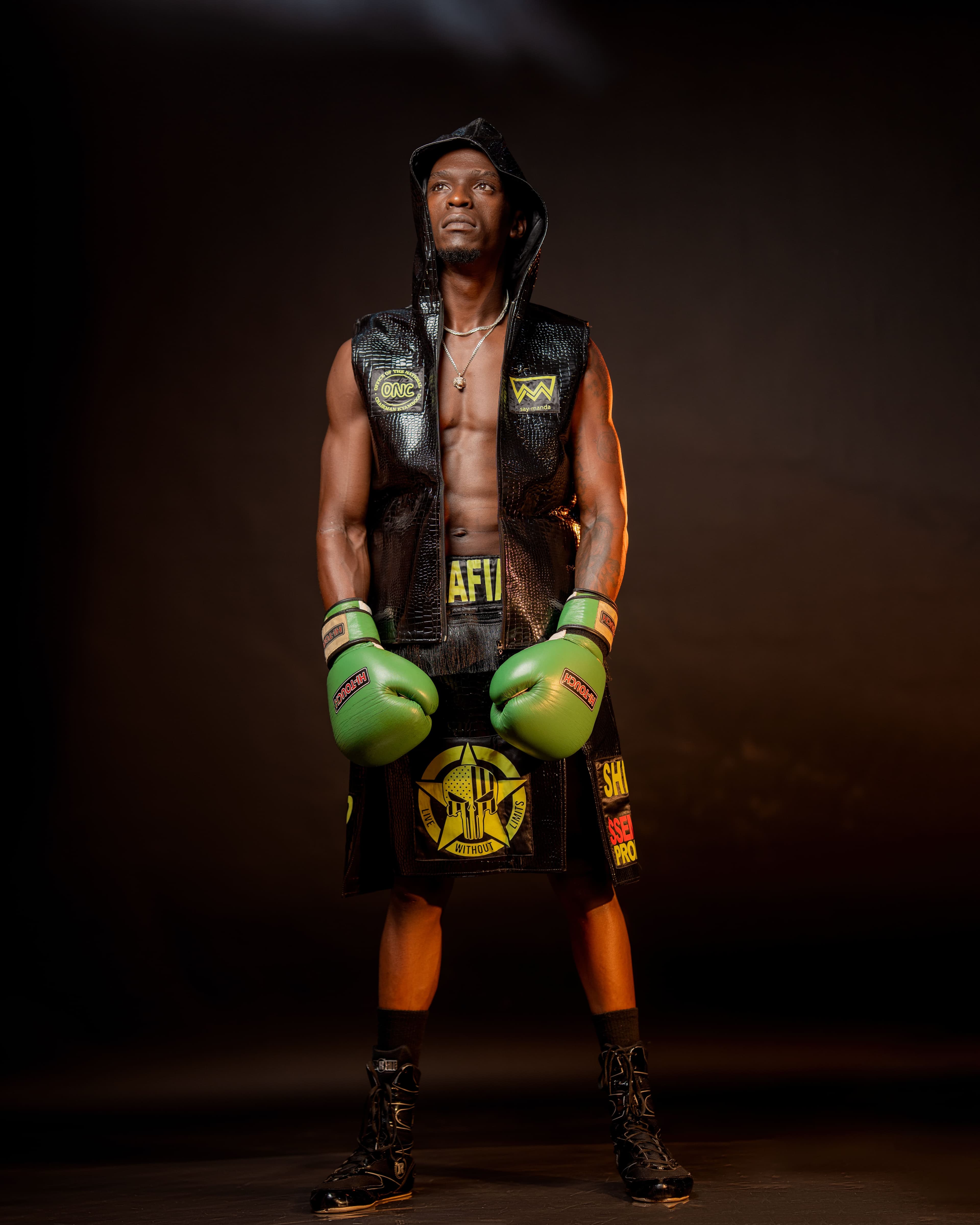 Hoodie and green gloves full gear